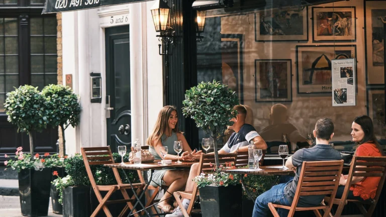 How to Avoid Tourist Trap Restaurants: An Analytical Guide